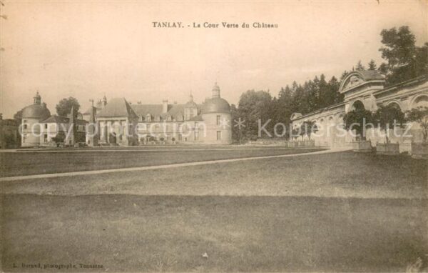 Tanlay La Cour Verte du Chateau