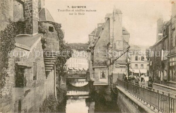Quimper Tourelles et vieilles maisons sur le St