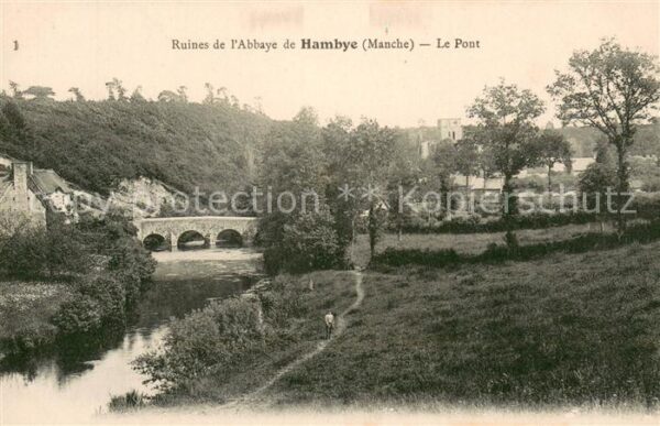 Hambye Ruines de l'Abbaye le pont