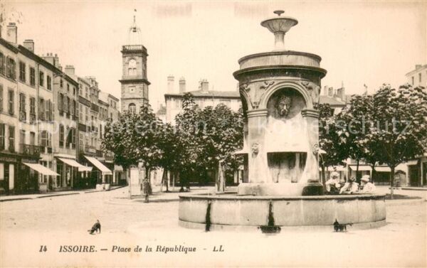 Issoire Place de la République Fontaine