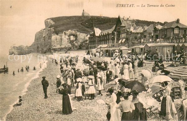 Etretat La plage et Terrasse du casino