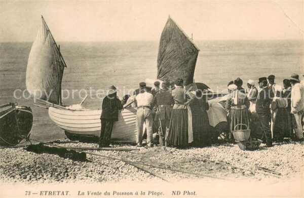 Etretat La vente du poisson a la plage