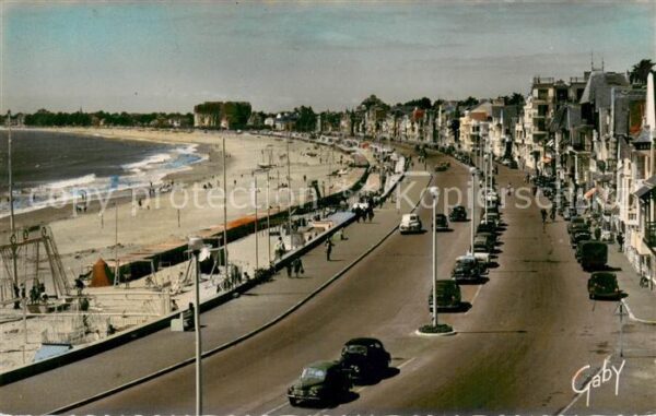 La Baule sur Mer Boulevard Hennecart et la plage