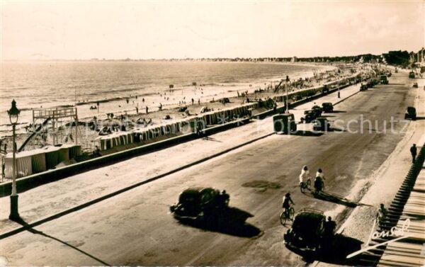 Pornic Boulevard de l'Océan et la plage vers L