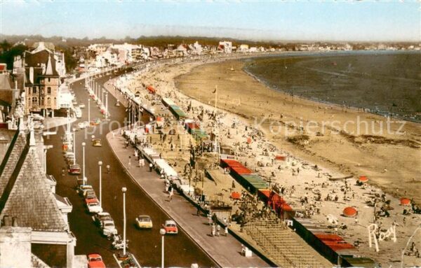 La Baule sur Mer Boulevard Hennecart et la plage