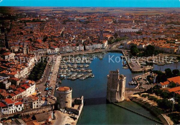 La Rochelle 76 Vue aérienne du port et les tours