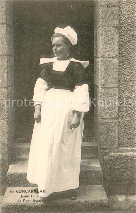 Concarneau Finistere Jeune Fille de Pont Aven