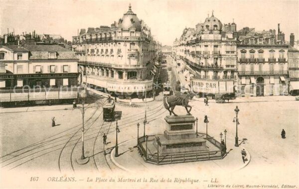 Orleans Loiret La Place du Martroi et la Rue de la Rep