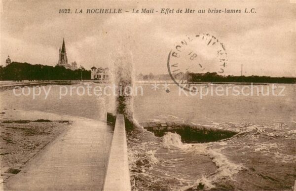 La Rochelle Charente-Maritime Le Mail Effet de Mer au brise lames