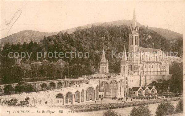 Lourdes Hautes Pyrenees La Basilique