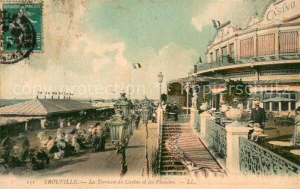 Trouville-Deauville La Terrasse du Casino et les Planches