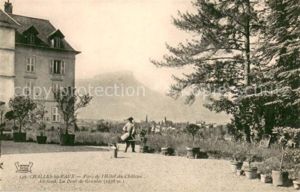 Challes-les-Eaux Parc de l’Hotel du Chateau Au fond La D