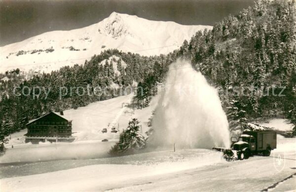 Sancy Le Sommet du Sancy Chasse-neige en action au pied du Sancy