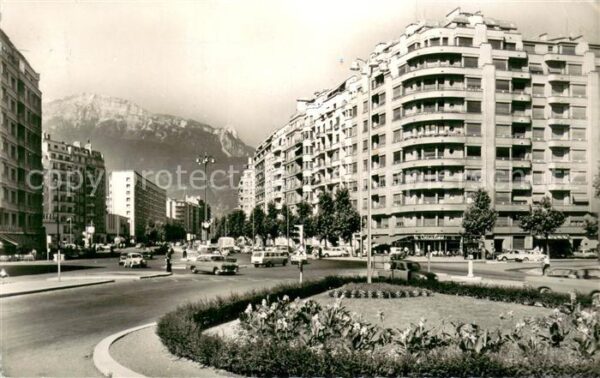 Grenoble Boulevard Foch et le Moucherotte