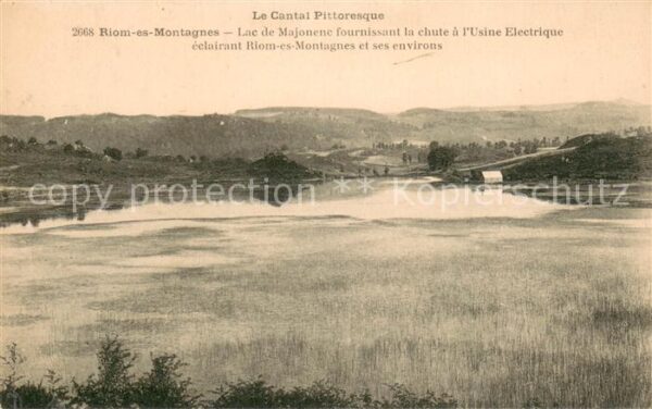 Riom-es-Montagnes Lac de Majonene fournissant la chute a