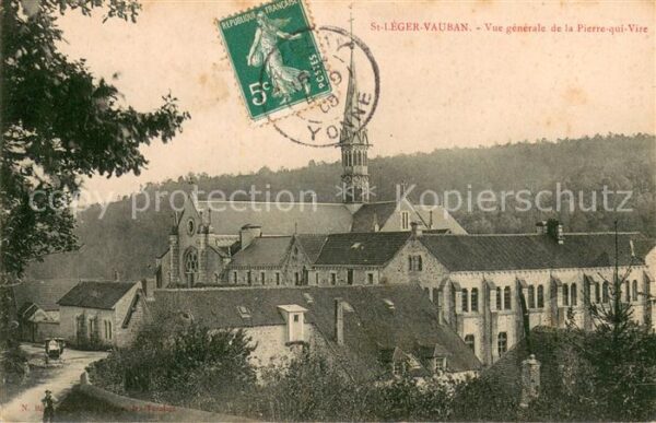 Saint-Leger-Vauban Vue generale de la Pierre qui Vire