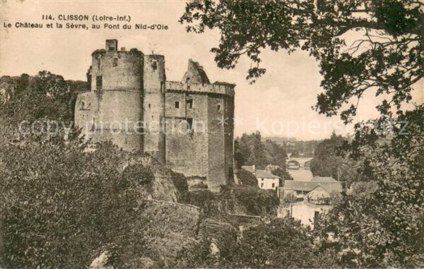 Clisson Chateau et la Sèvre au pont du Nid d_Oi
