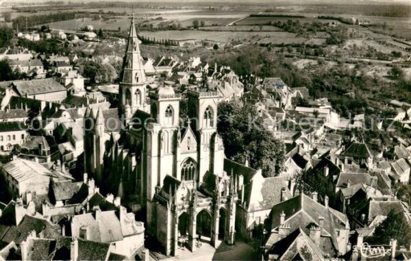 Semur-en-Auxois Vue aérienne sur la Cathedrale Notre Da