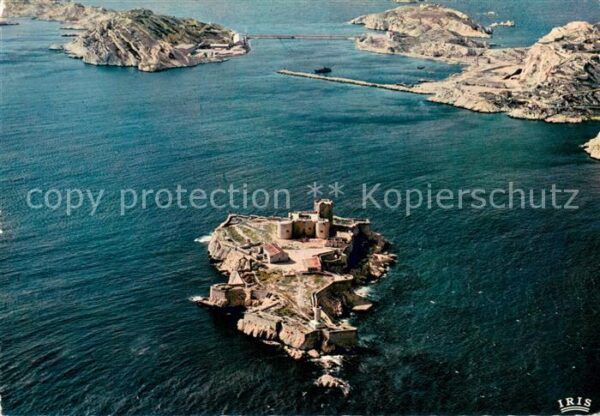 Chateau d If pres de Marseille et les iles vue aérienne
