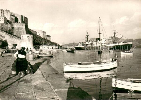 Calvi L'arrivée du Cyrnos Port Citadelle