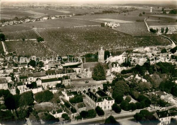 Vouvray Indre-et-Loire La ville èglise et les vignobles vue aé