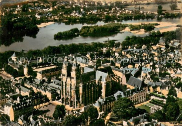 Tours Indre-et-Loire Vue aérienne sur la Cathedrale Saint Ga