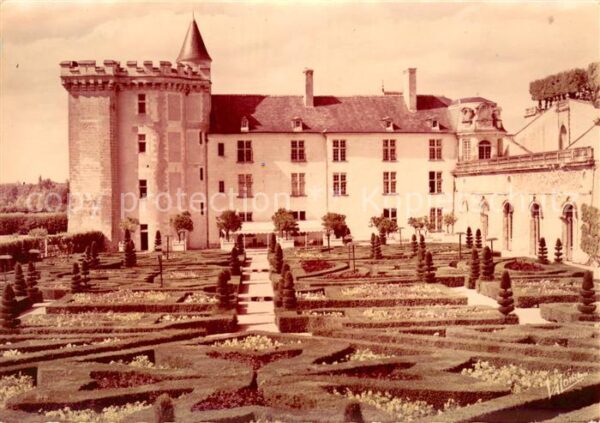 Villandry Jardins d_ornement le donjon et le Chat