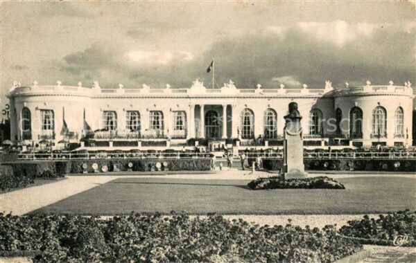 Deauville-sur-Mer Le casino et les jardins monument