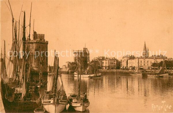 La Rochelle Charente-Maritime Sortie port Barques de pêche