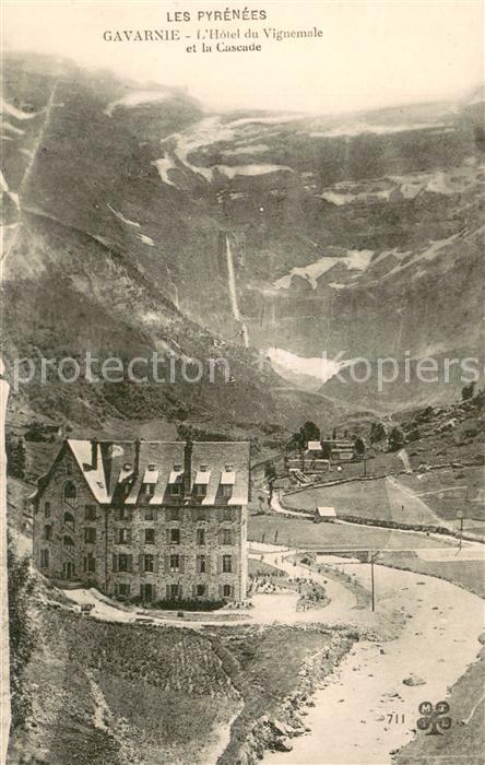Gavarnie Hautes-Pyrenees Hôtel du Vignemale et la cascade