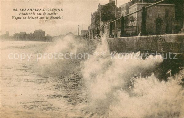 Les Sables-d Olonne Pendant le raz de marée vague se brisan
