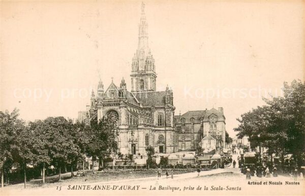 Sainte-Anne-d Auray La basilique prise de la Scala Sancta