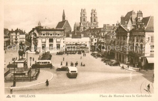 Orleans Loiret Place du Martroi vers la Cathedrale Sta