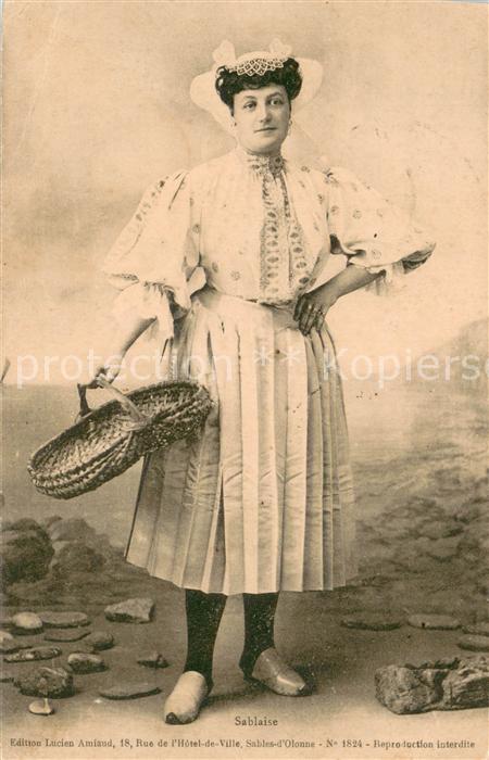 Les Sables-d Olonne Costumes d_une Sablaise