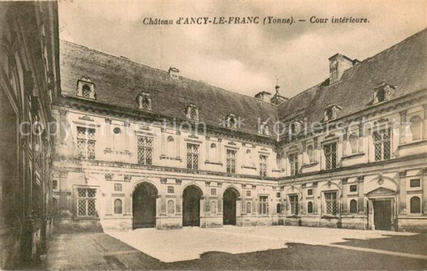Ancy-le-Franc Chateau d’Ancy le Franc Cour interieure