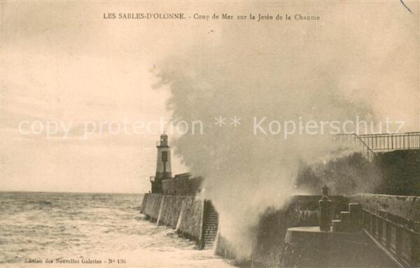Les Sables-d Olonne Coup de Mer sur la Jetee de la Chaume