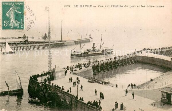 Le Havre Vue sur l’Entree du port et les brise l