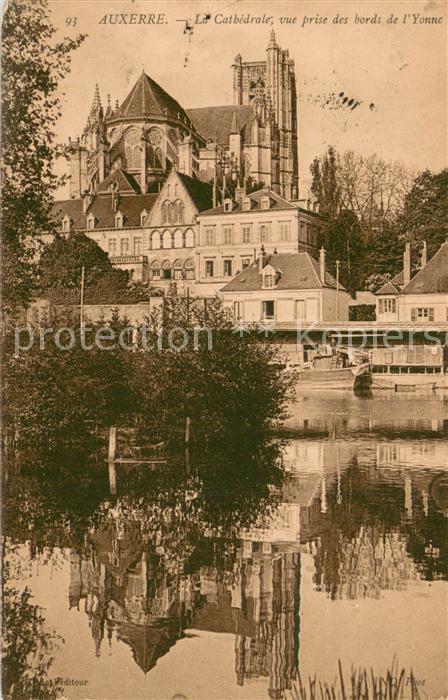Auxerre La Cathedrale vue prise des bords de l'