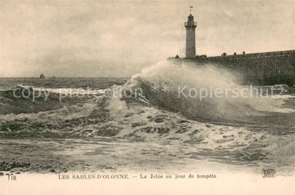Les Sables-d Olonne La Jetee un jour de tempete