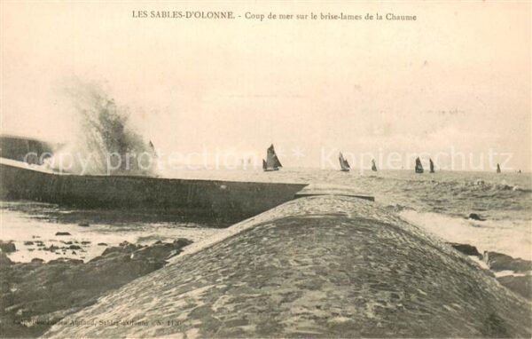 Les Sables-d Olonne Coup de mer sur le brise lames de la Ch