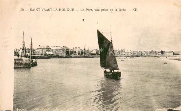 Saint-Vaast-la-Hougue Le Port vue prise de la Jetee