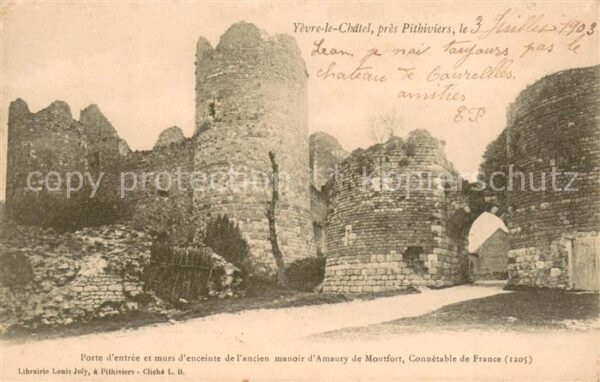 Yevre-le-Chatel Porte d’entree et murs d’enceinte de l’