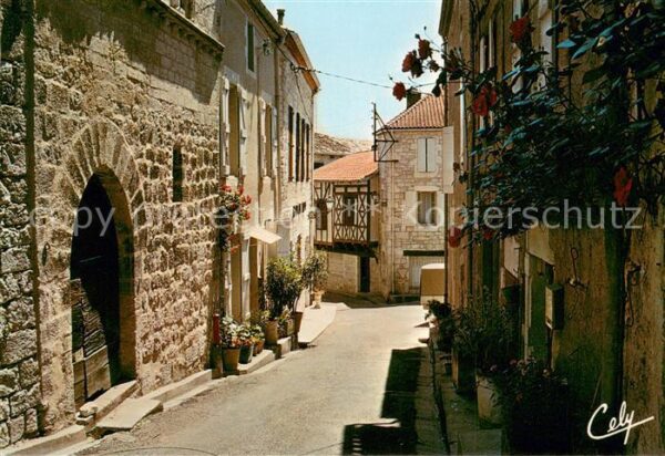 Montcuq Rue fleurie