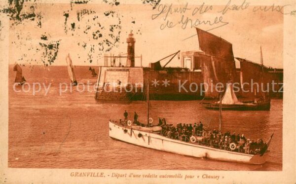 Granville Manche Départ d_une vedette automobile pour Ch
