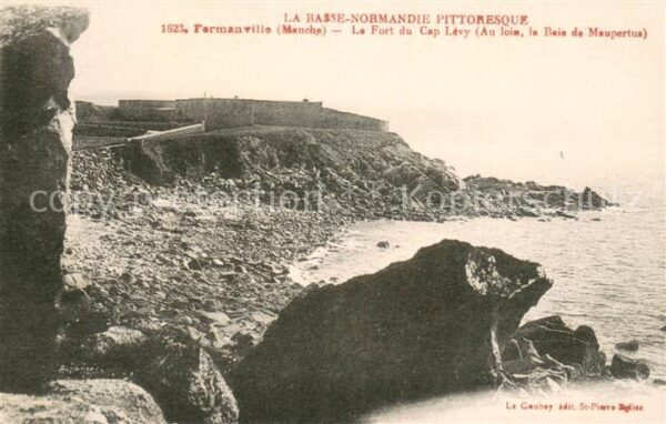 Fermanville Le Fort du Cap Lévy au loin la Baie de