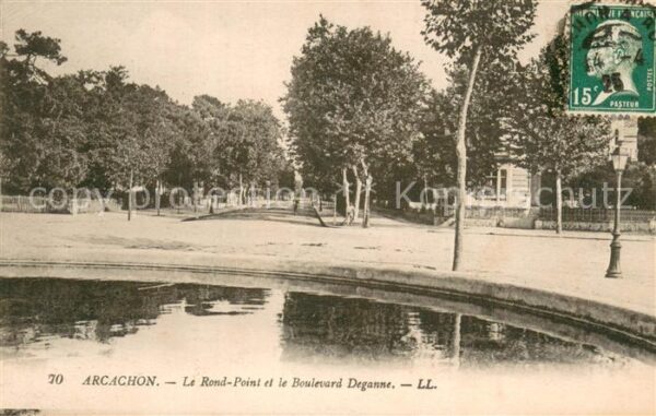 Arcachon 33 Le Rond Point et le Boulevard Deganne