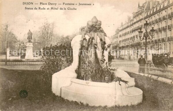 Dijon 21 Place Darcy Fontaine Jeunesses Statue d