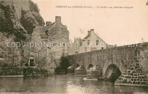 Fresnay-sur-Sarthe La Sarthe aux pieds des remparts