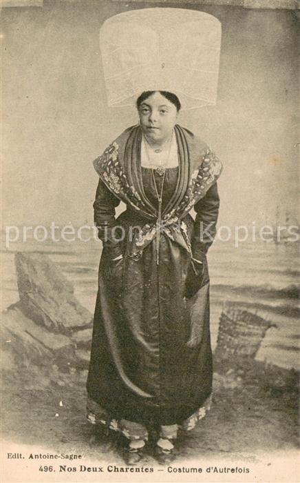 Charente-Maritime Region Costume d`Autrefois