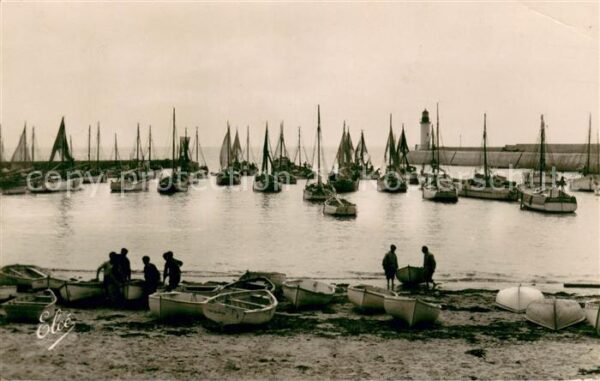Ile d Oleron La Cotiniere Le Retour des Pecheurs